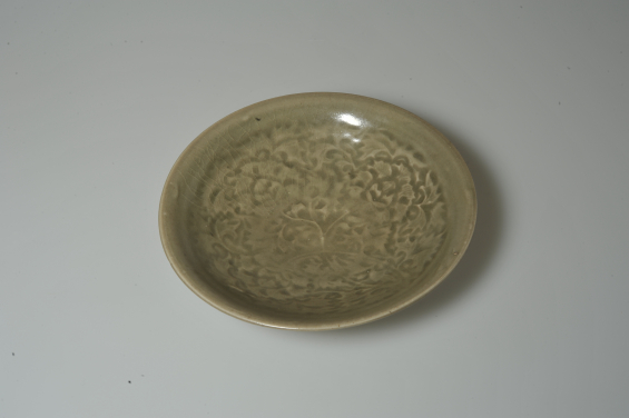 Dish: floral design Northern Song dynasty (960–1127 CE)
Stoneware with celadon glaze
HKU.C.1954.0107